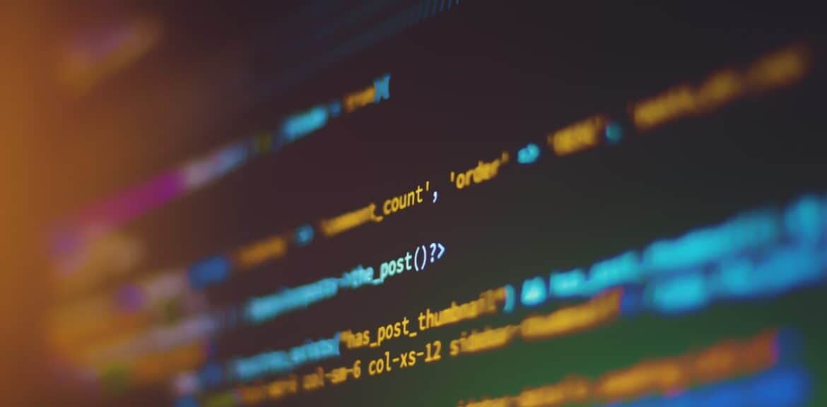 Código de programación en pantalla