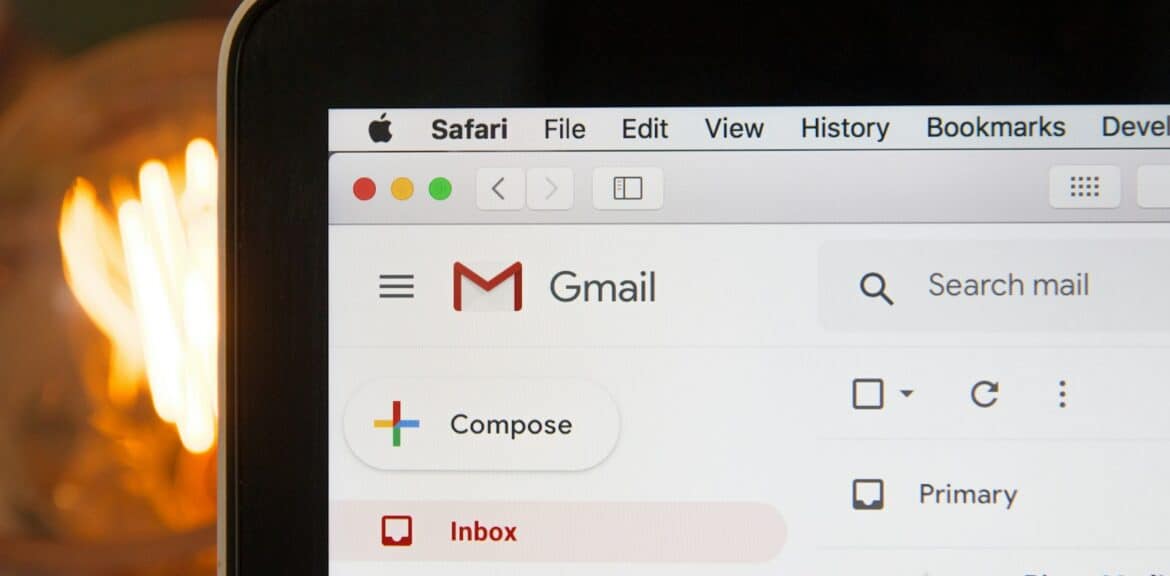 Bandeja de entrada de Gmail en un portátil, punto de partida de las APIs de email marketing