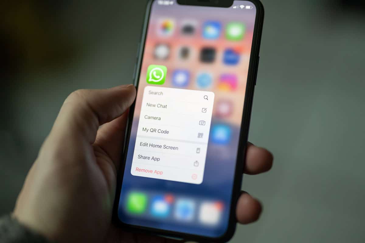 Respuestas automáticas de WhatsApp Business: menú rápido de la app en un móvil